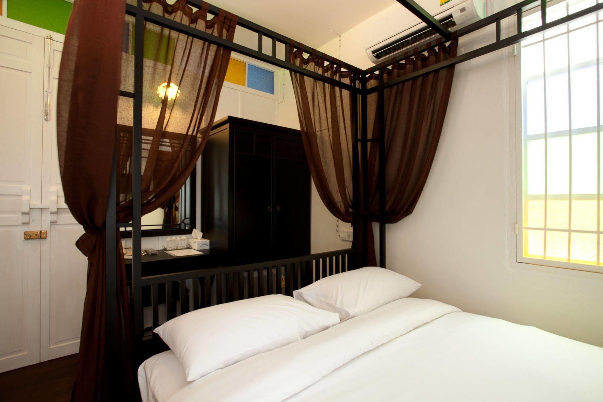 99 Oldtown Boutique Guesthouse Sha Extra Plus Phuket Exteriér fotografie