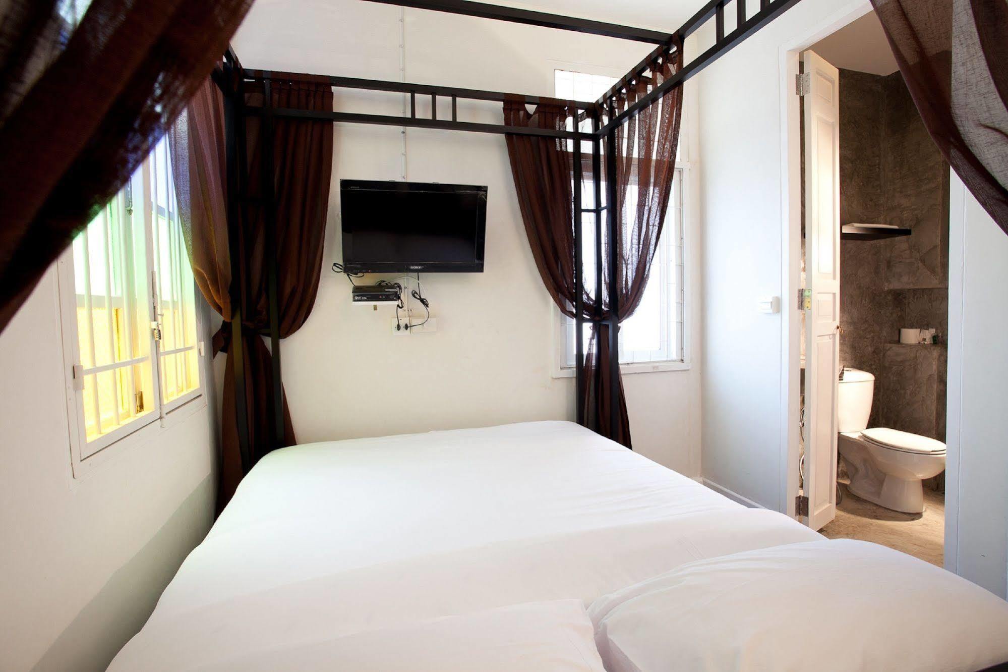 99 Oldtown Boutique Guesthouse Sha Extra Plus Phuket Exteriér fotografie