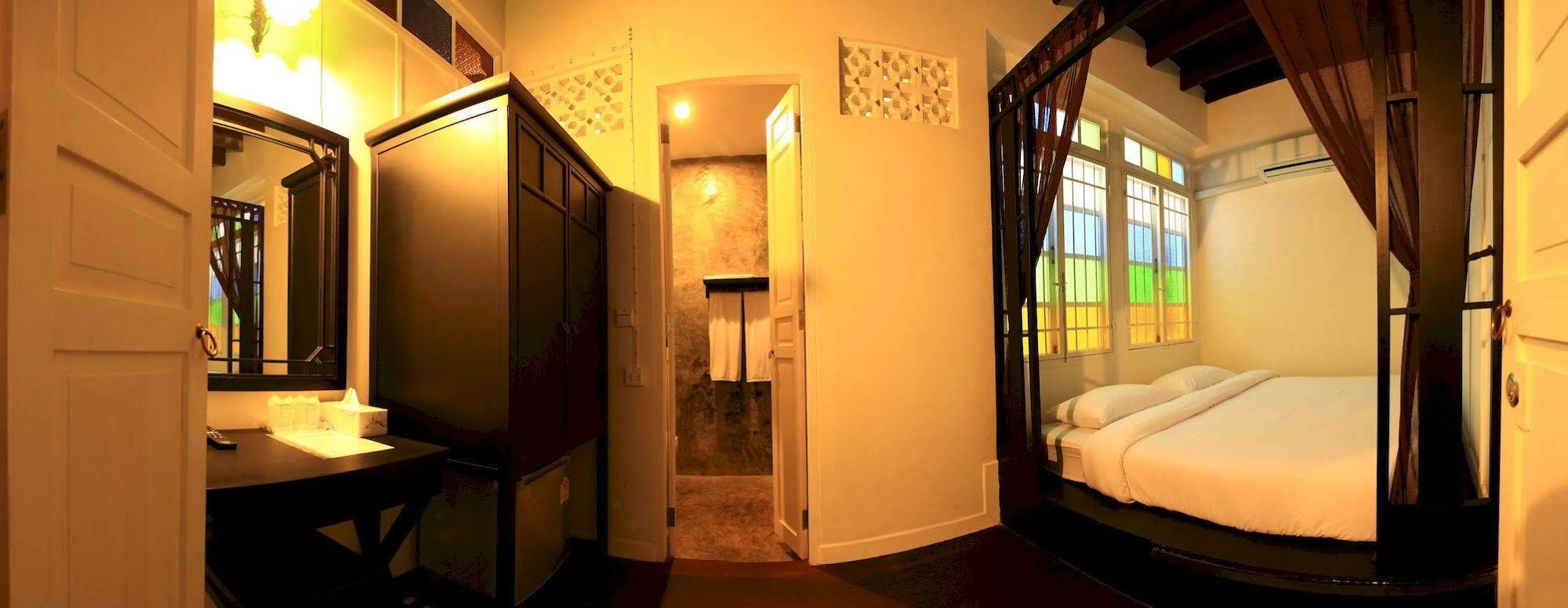 99 Oldtown Boutique Guesthouse Sha Extra Plus Phuket Exteriér fotografie