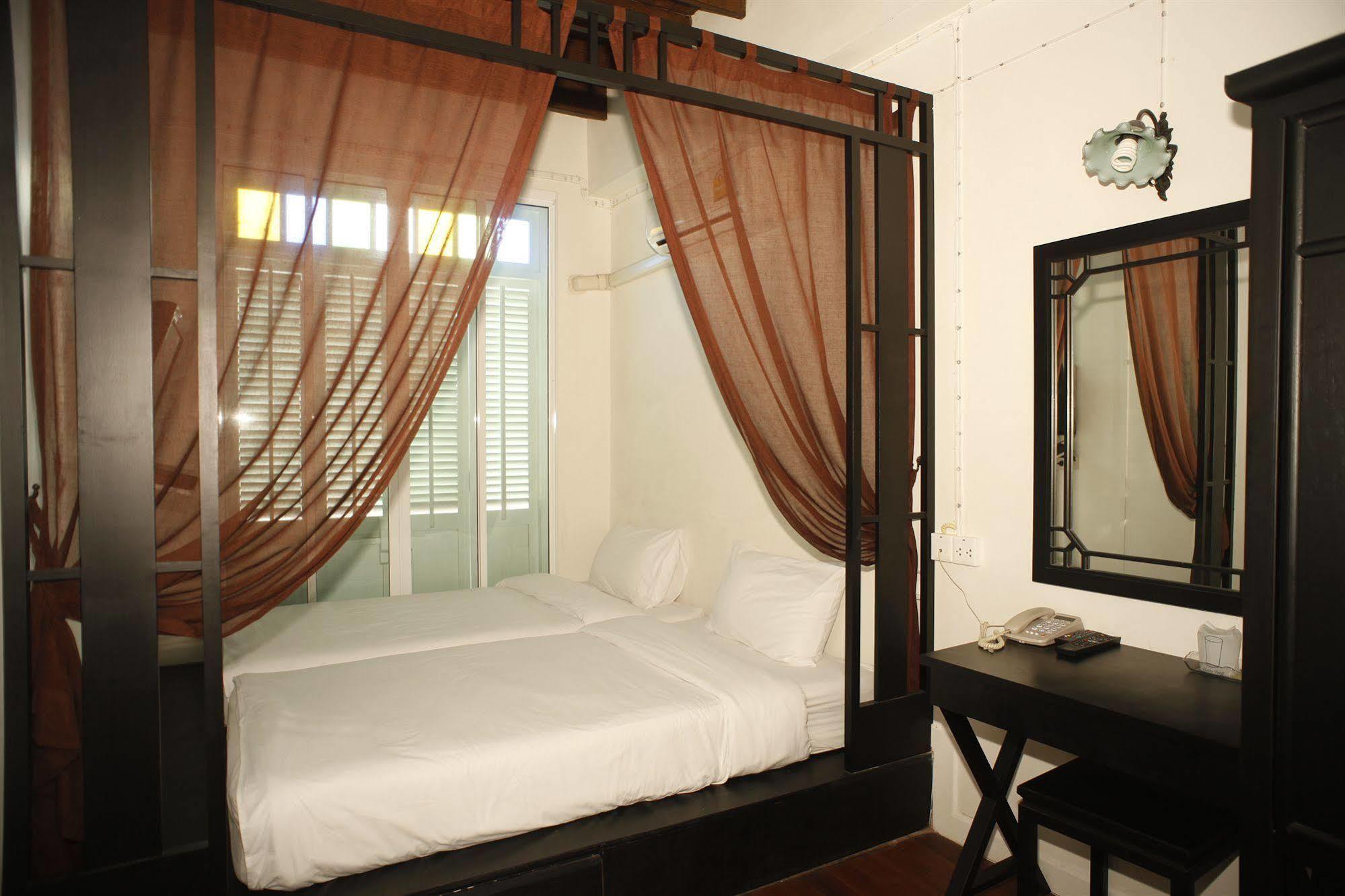 99 Oldtown Boutique Guesthouse Sha Extra Plus Phuket Exteriér fotografie