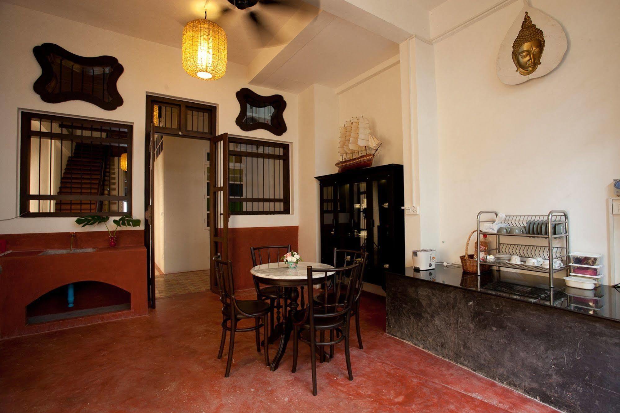 99 Oldtown Boutique Guesthouse Sha Extra Plus Phuket Exteriér fotografie
