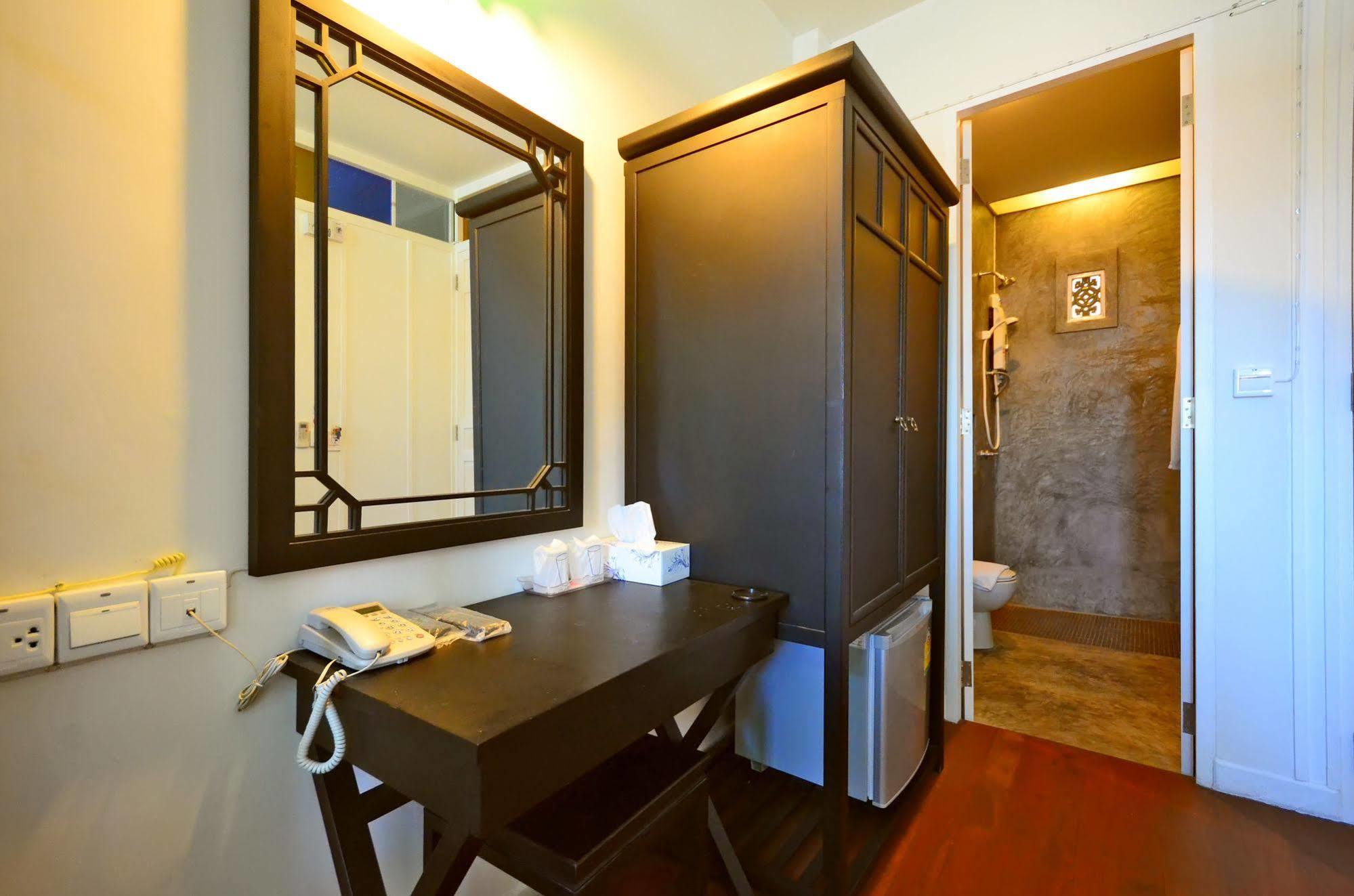 99 Oldtown Boutique Guesthouse Sha Extra Plus Phuket Exteriér fotografie