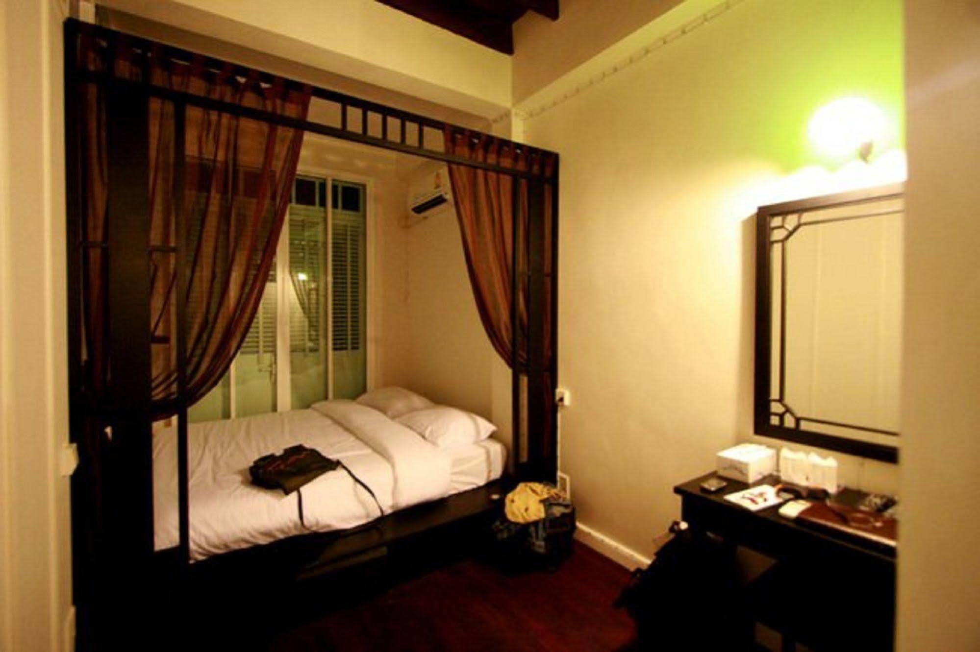 99 Oldtown Boutique Guesthouse Sha Extra Plus Phuket Exteriér fotografie